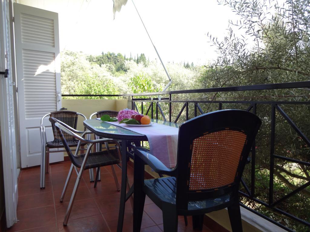 Tsoukaládhes Pansion Filoxenia Apartments & Studios الغرفة الصورة